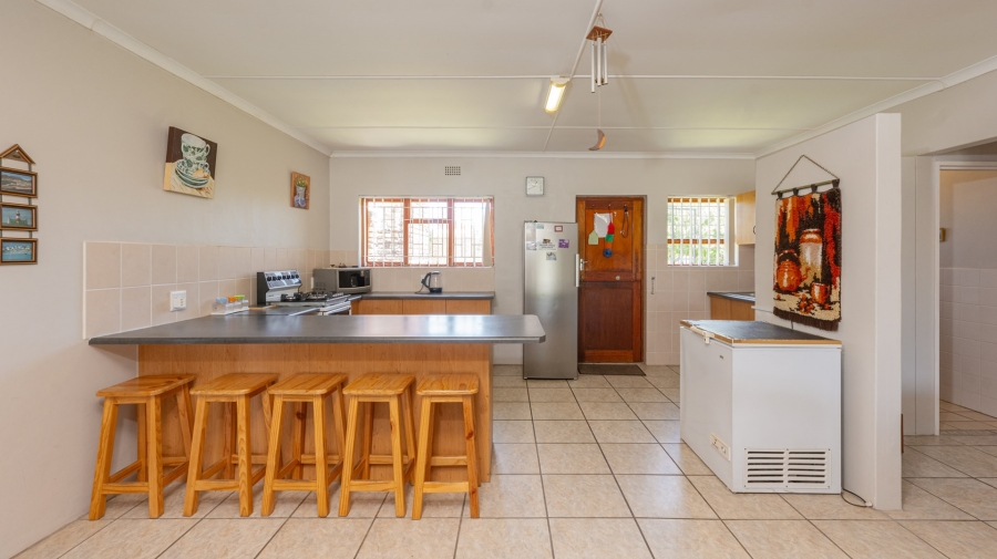 4 Bedroom Property for Sale in Struisbaai Western Cape